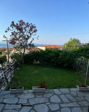 Linda's House * Polychrono